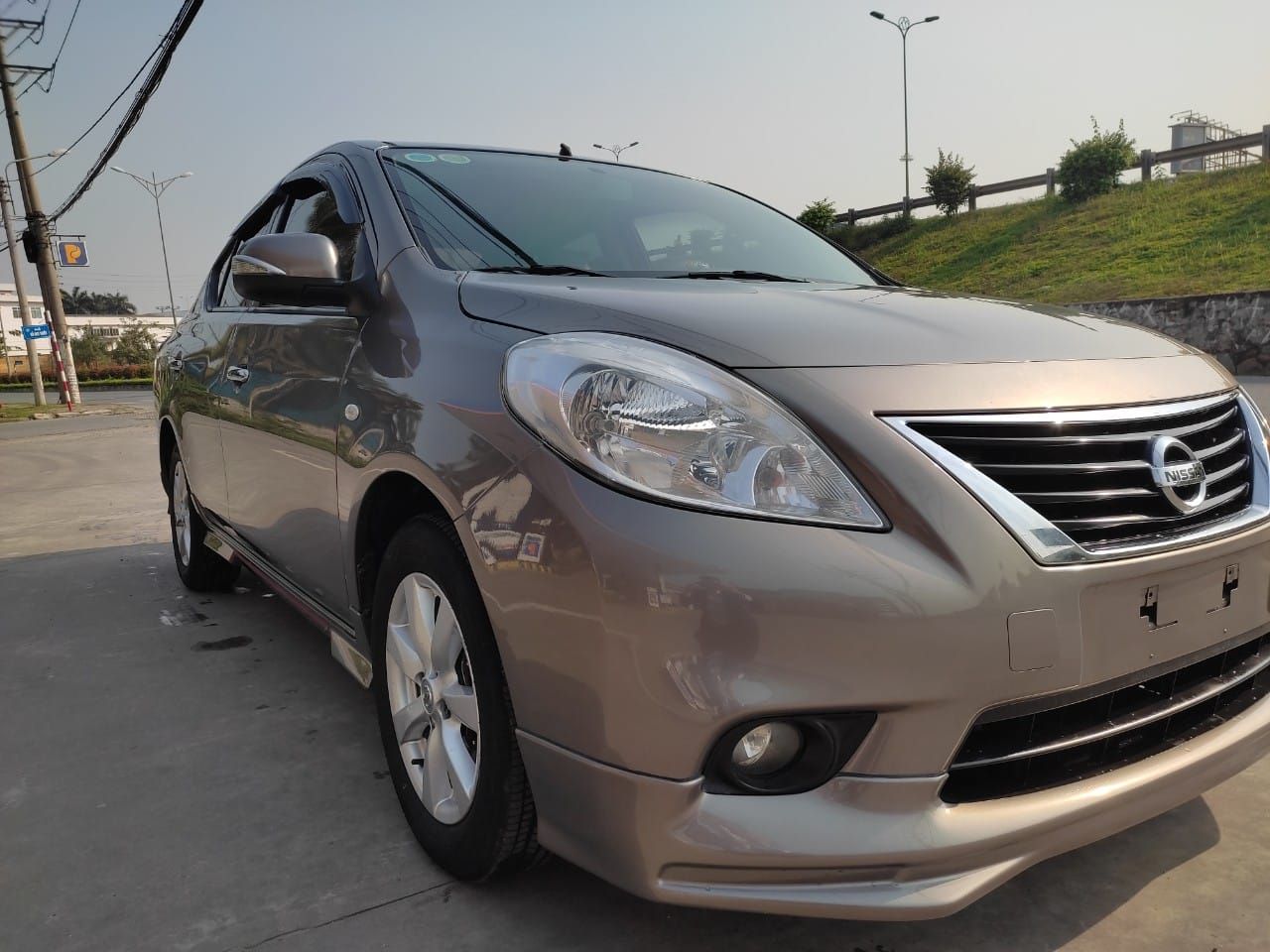 Nissan Sunny 2018 - Màu bạc số tự động giá ưu đãi