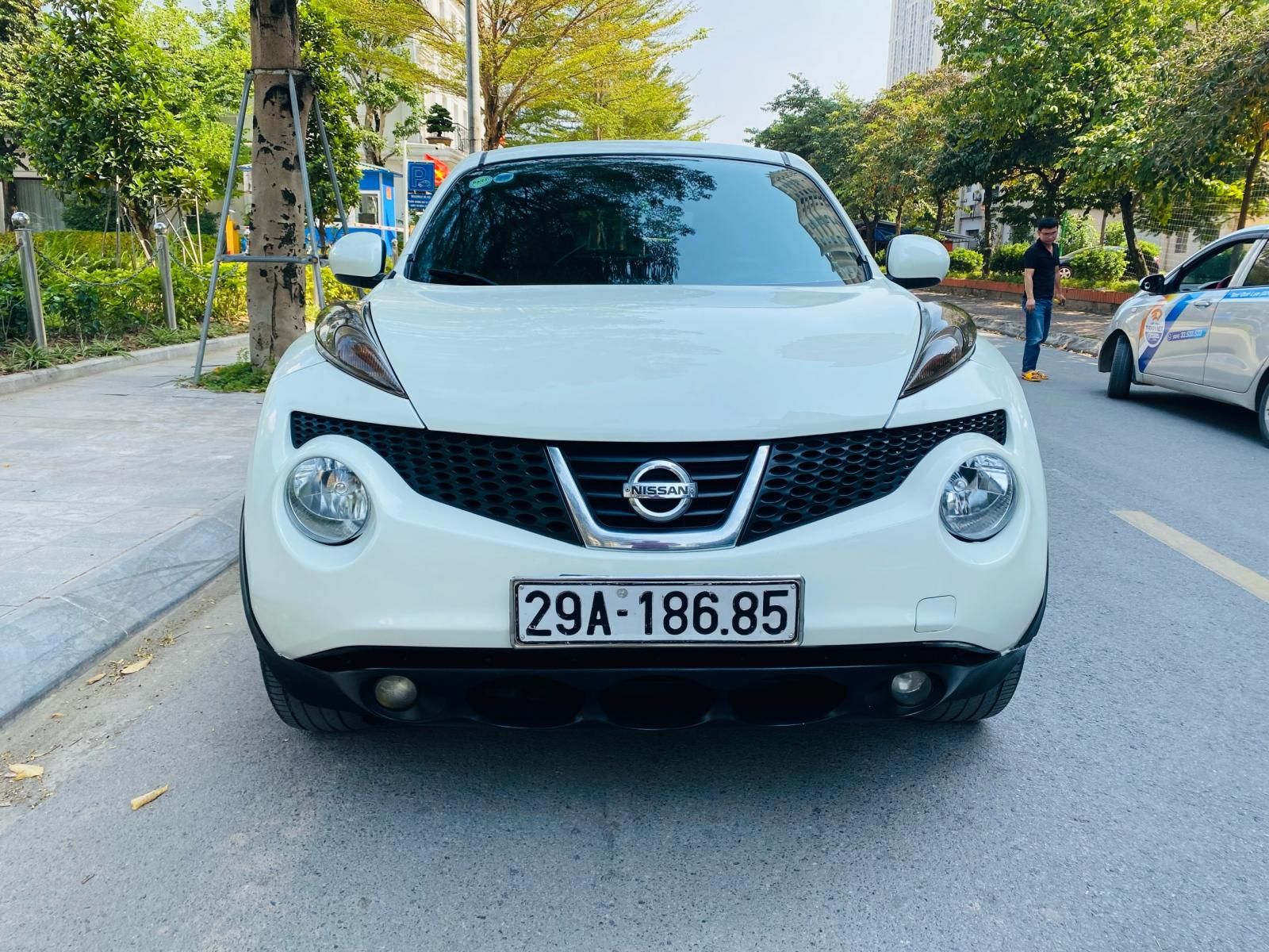 Nissan Juke 2011 - Nhập khẩu màu trắng đẳng cấp