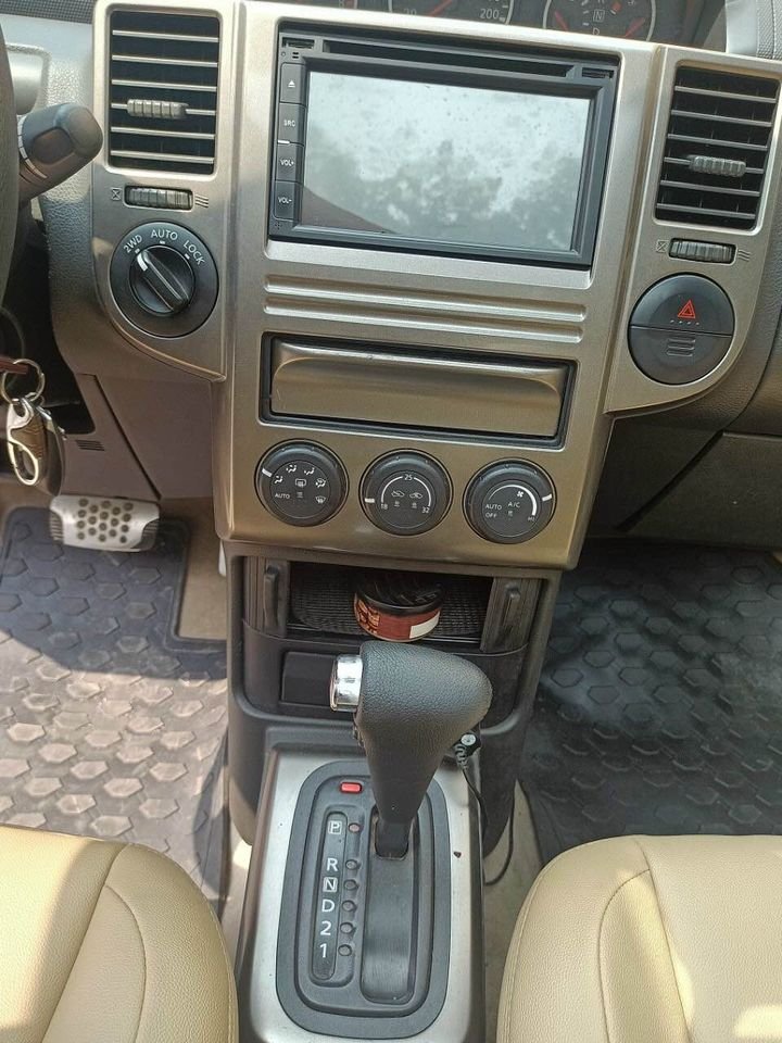 Nissan X trail 2006 - Màu đen giá cạnh tranh