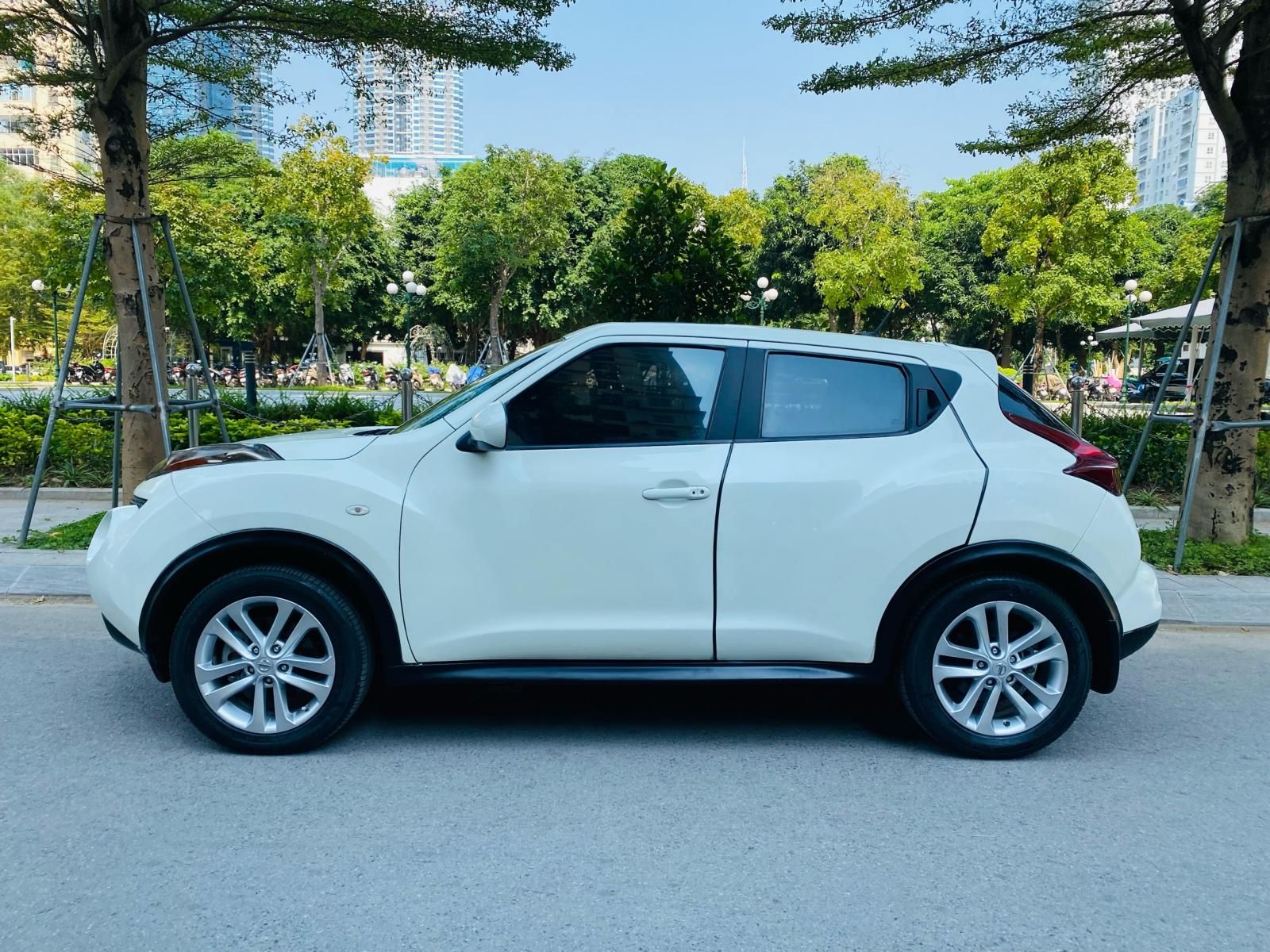 Nissan Juke 2011 - Nhập khẩu màu trắng đẳng cấp