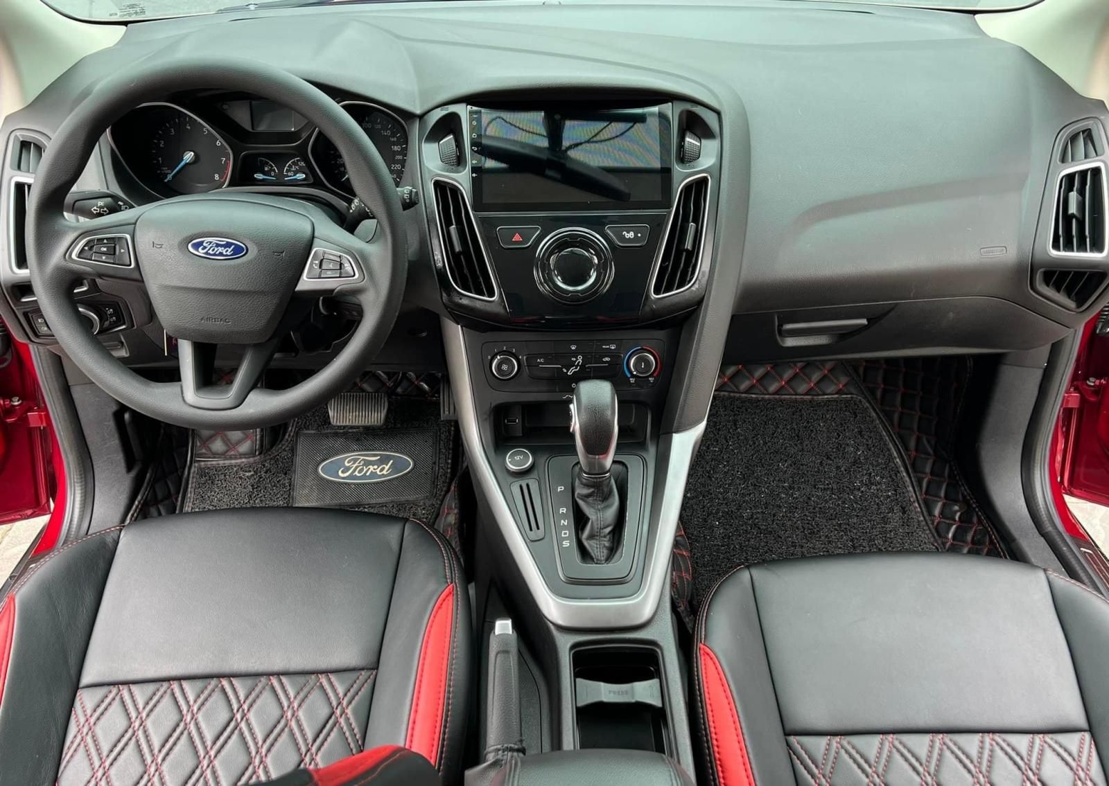 Ford Focus 2019 - Biển Hà Nội tên cá nhân, màu đỏ