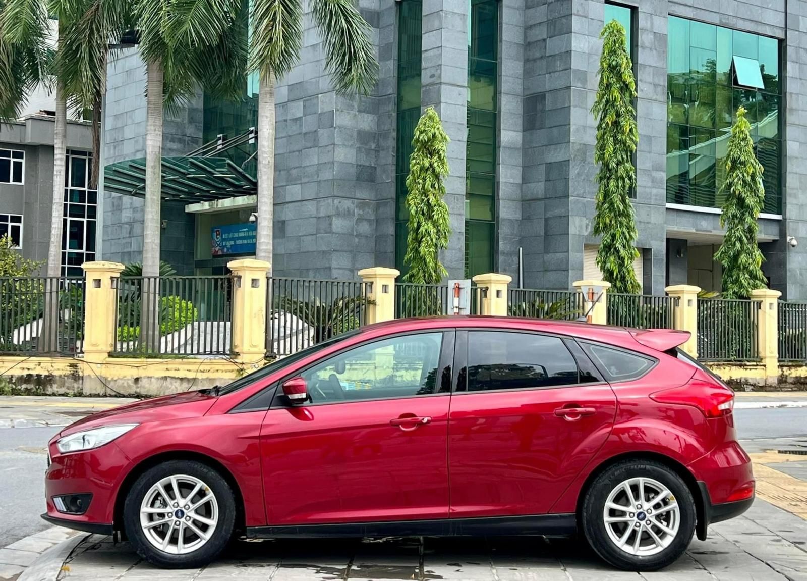 Ford Focus 2019 - Biển Hà Nội tên cá nhân, màu đỏ