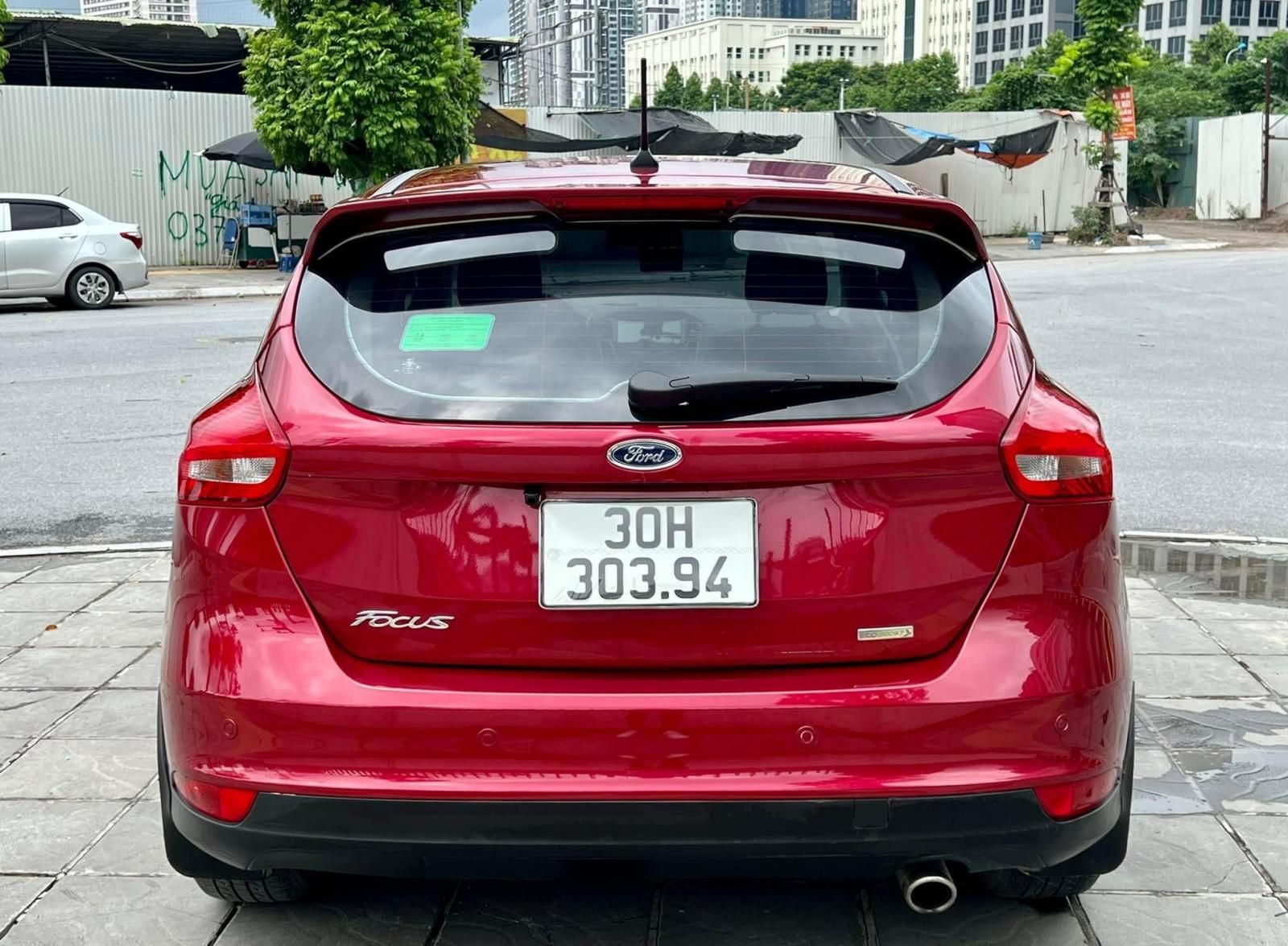 Ford Focus 2019 - Biển Hà Nội tên cá nhân, màu đỏ