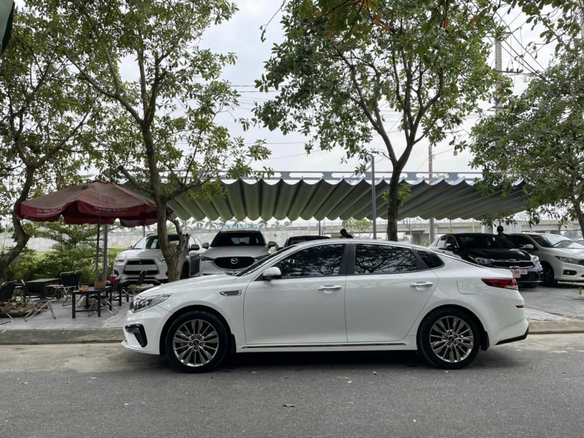 Kia Optima 2020 - Xe màu trắng