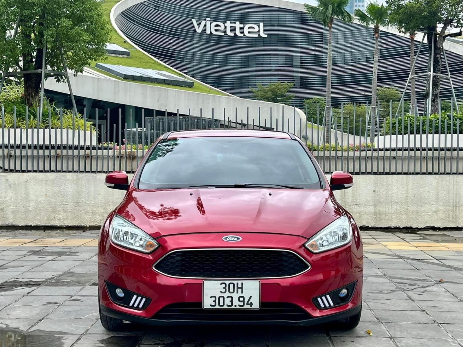 Ford Focus 2019 - Biển Hà Nội tên cá nhân, màu đỏ