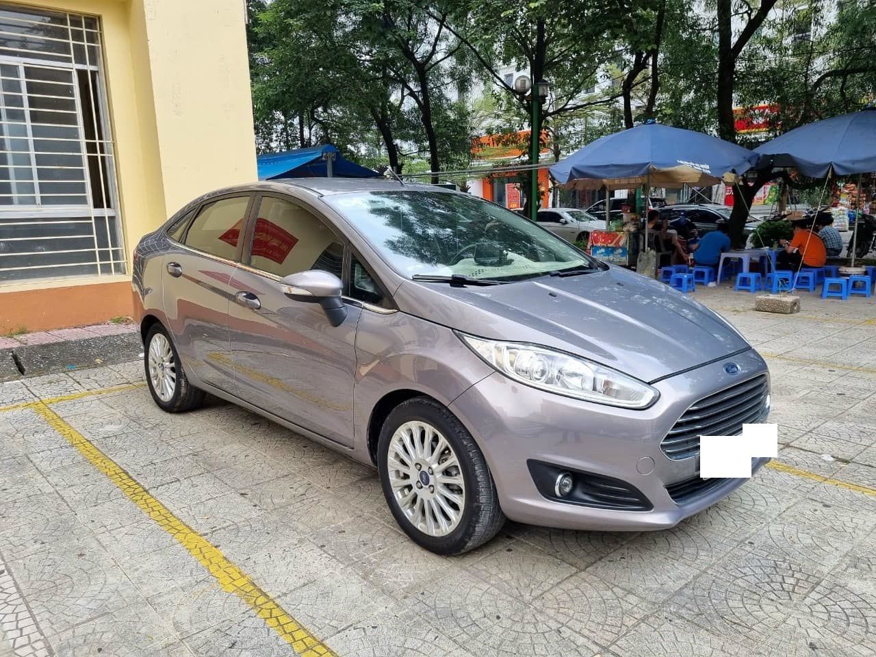 Ford Fiesta 2015 - Full option, màu xám nâu