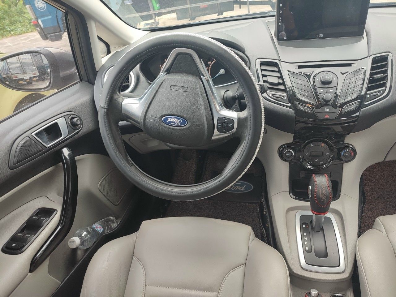 Ford Fiesta 2015 - Full option, màu xám nâu