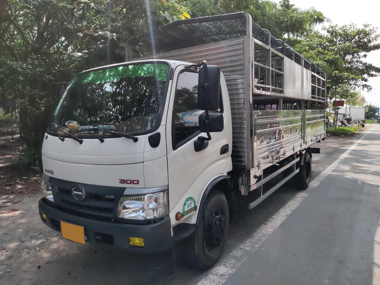 Hino 300 Series 2021 - 3,5 tấn - Thùng inox mui bạt