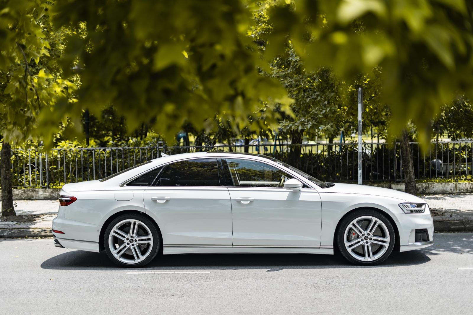 Audi S8 2020 - Xe màu trắng