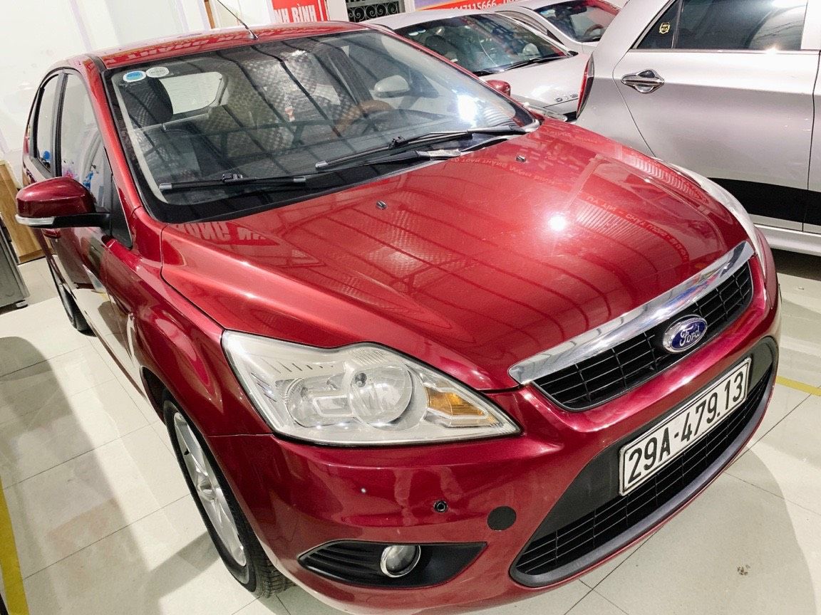 Ford Focus 2011 - Xe màu đỏ