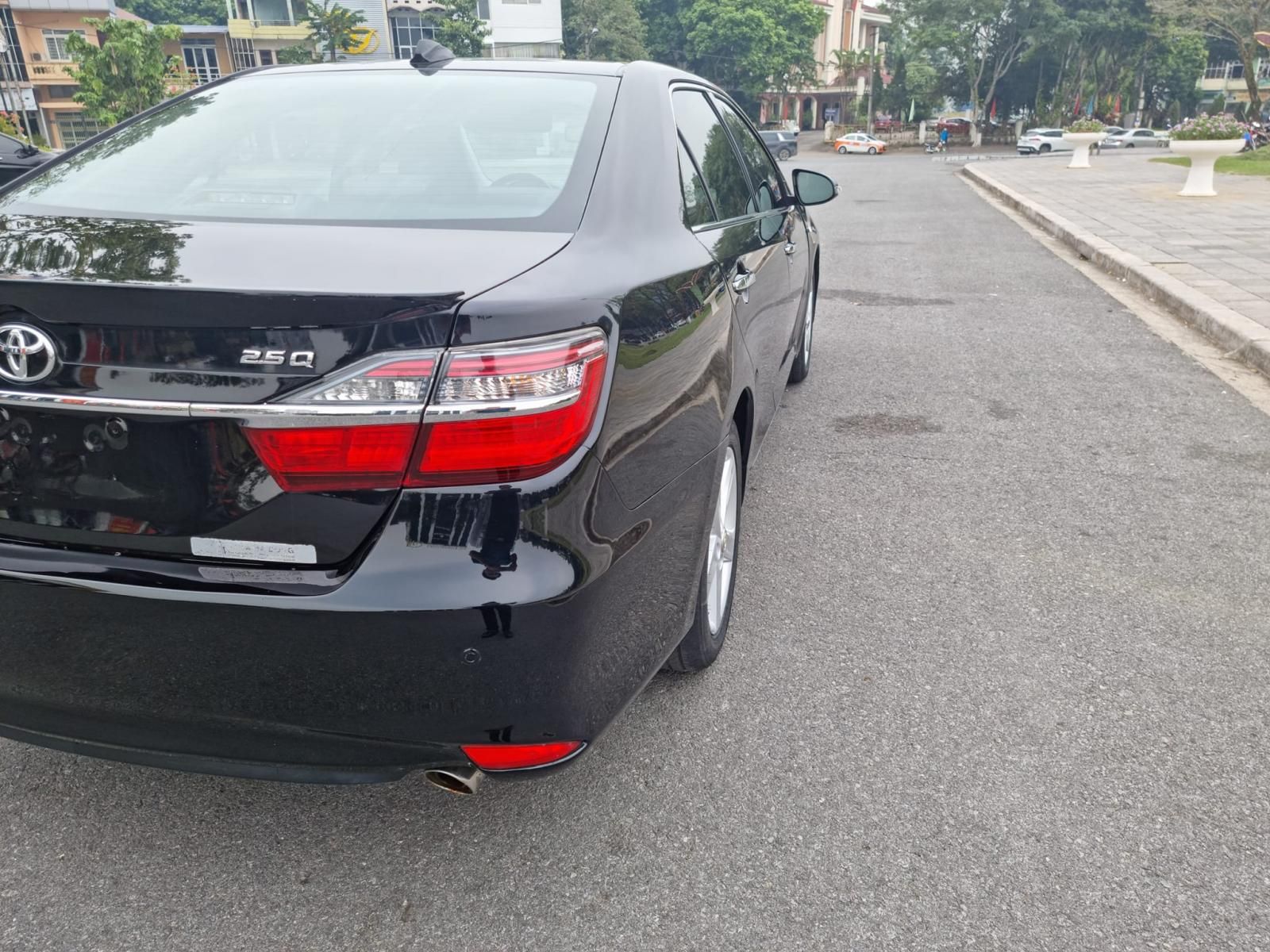 Toyota Camry 2015 - Màu đen, giá tốt