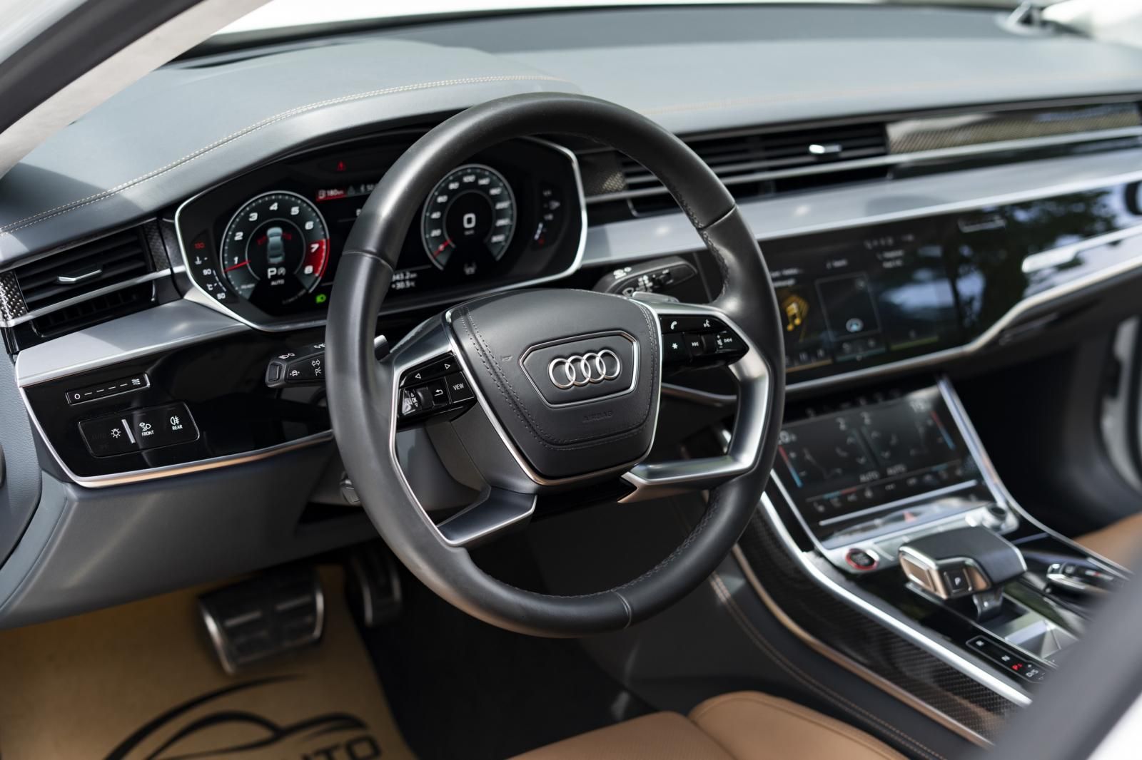 Audi S8 2020 - Xe màu trắng