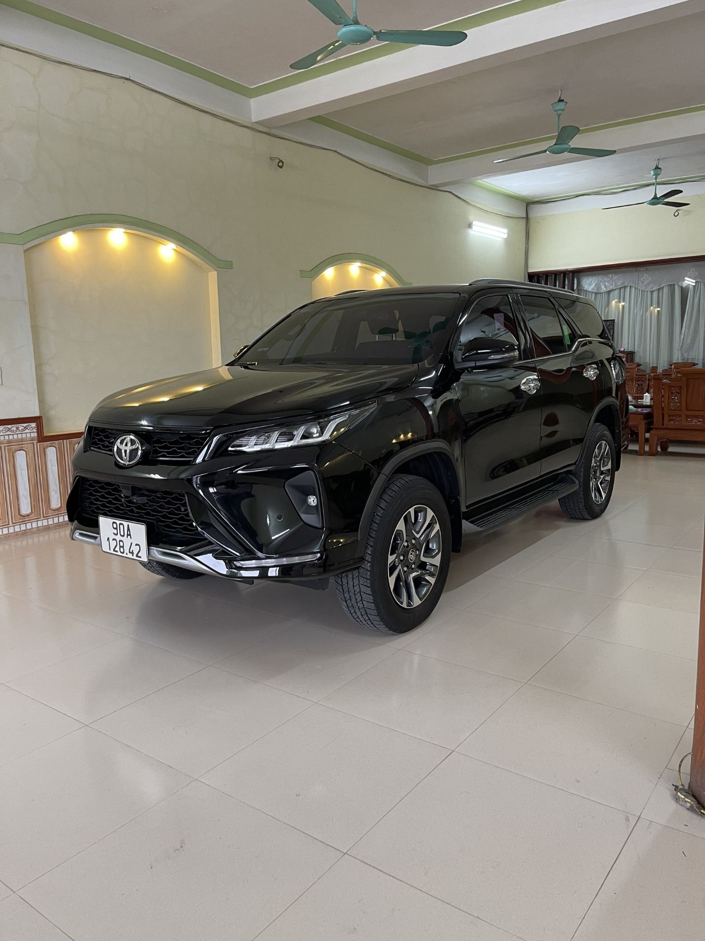 Toyota Fortuner 2020 - Số tự động, một cầu, máy dầu 2.4, đời 2020 còn mới khét