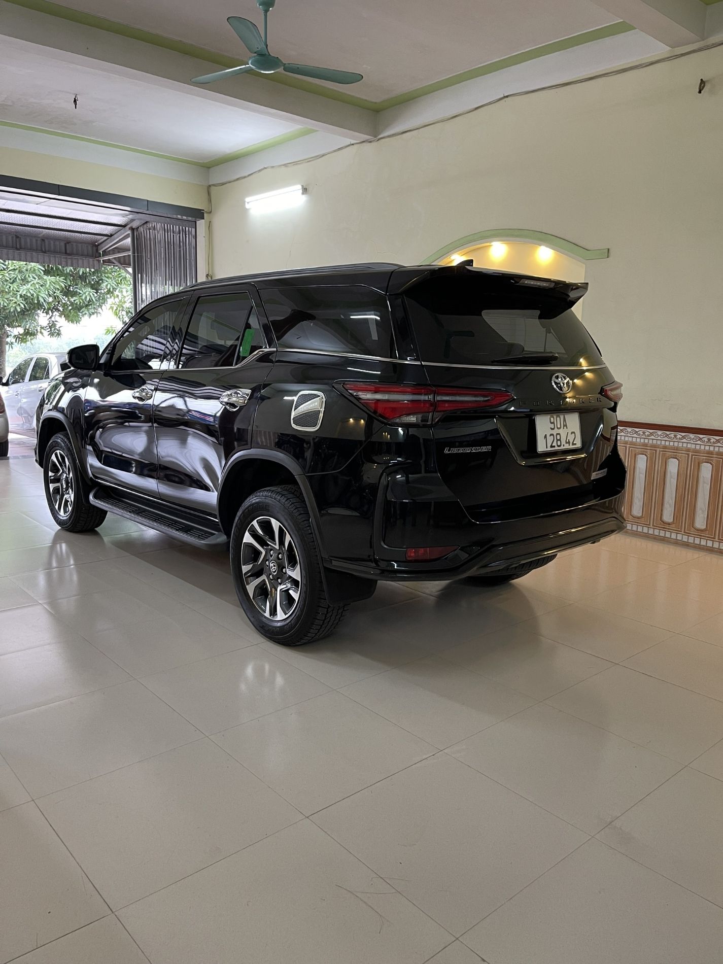 Toyota Fortuner 2020 - Số tự động, một cầu, máy dầu 2.4, đời 2020 còn mới khét