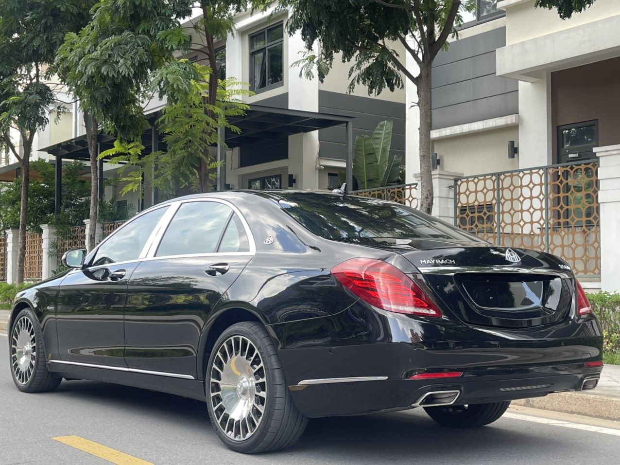 Mercedes-Benz 2015 - Độ full Maybach - Cực mới, xe lên rất nhiều đồ chơi + biển số TP. Cam kết chất lượng xe