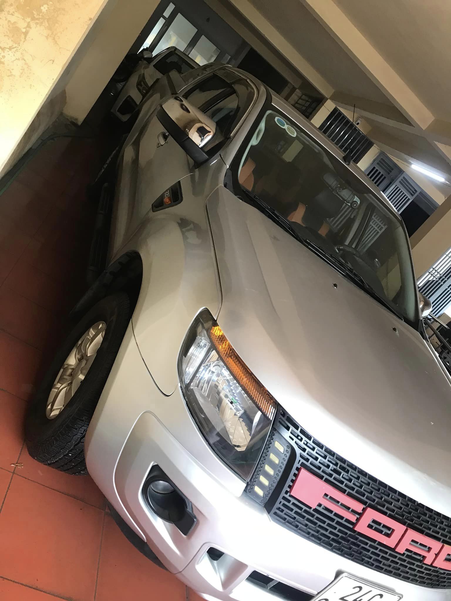 Ford Ranger 2014 - Xe màu bạc giá ưu đãi