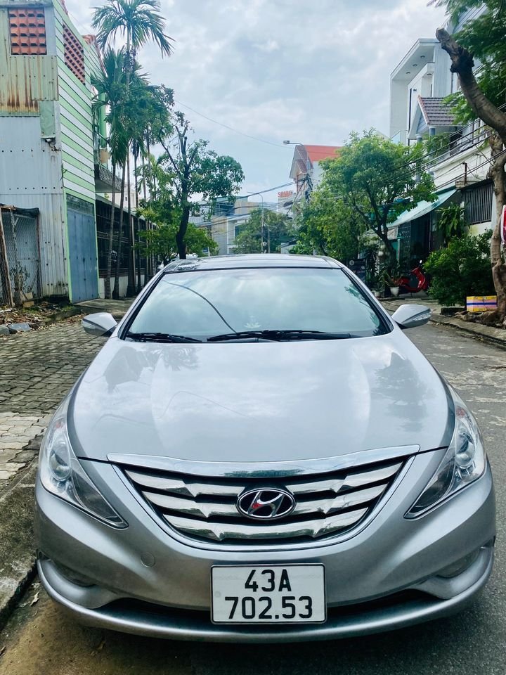 Hyundai Sonata 2011 - Màu bạc chính chủ