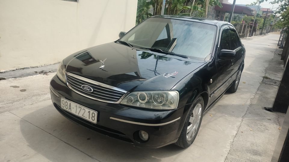 Ford Laser 2004 - Màu đen số tự động