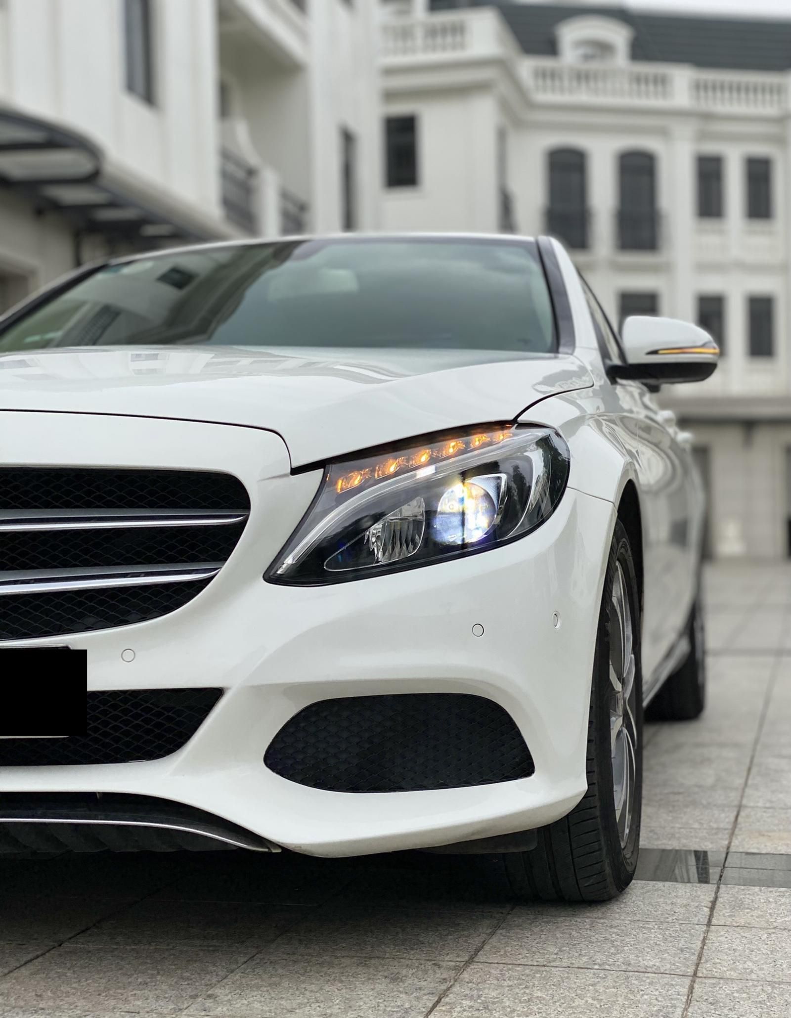 Mercedes-Benz 2018 - Ngoại thất trắng - Đầy đủ trang bị