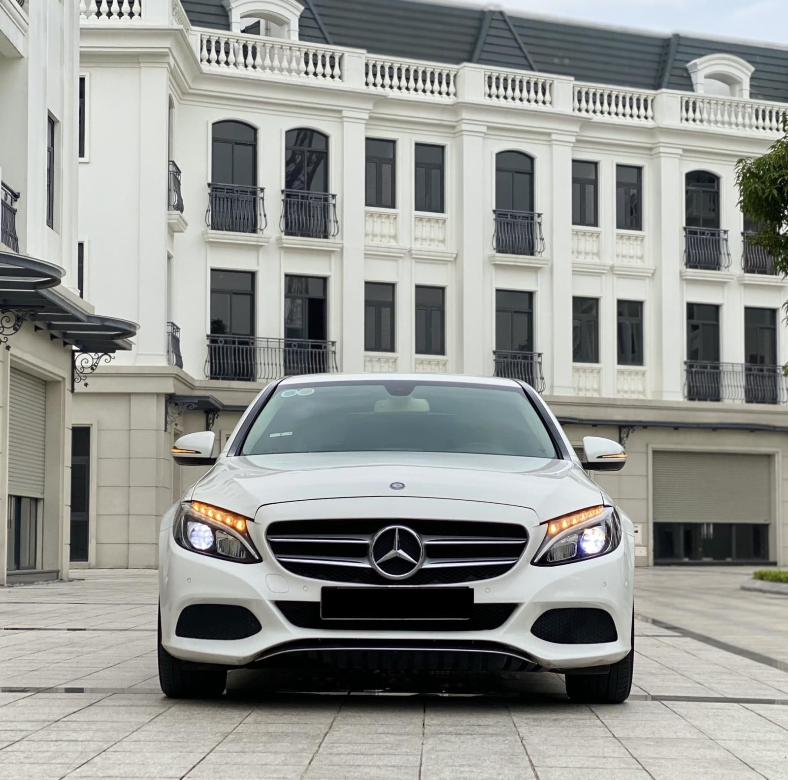 Mercedes-Benz 2018 - Ngoại thất trắng - Đầy đủ trang bị