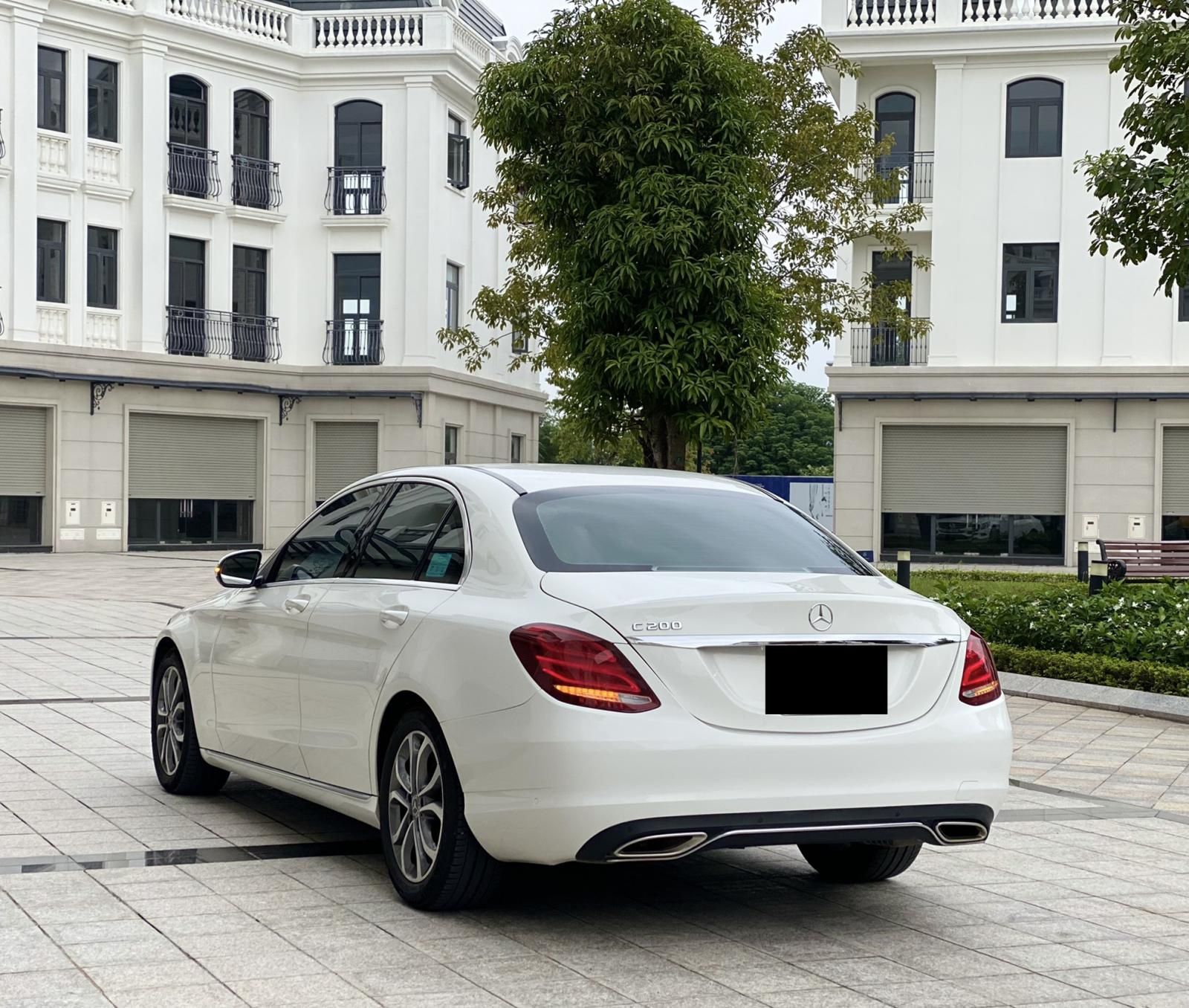 Mercedes-Benz 2018 - Ngoại thất trắng - Đầy đủ trang bị