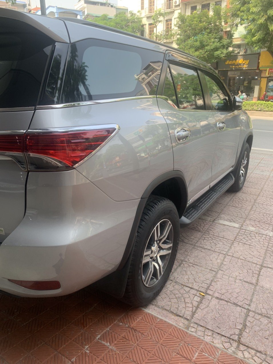 Toyota Fortuner 2016 - Màu bạc, xe gia đình