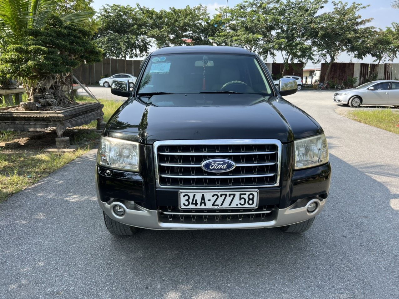 Ford Everest 2007 - Cần bán xe màu đen - Lốp mới cả dàn + Cam kết chất lượng, lỗi em biếu xe. Liên hệ giá bao tốt