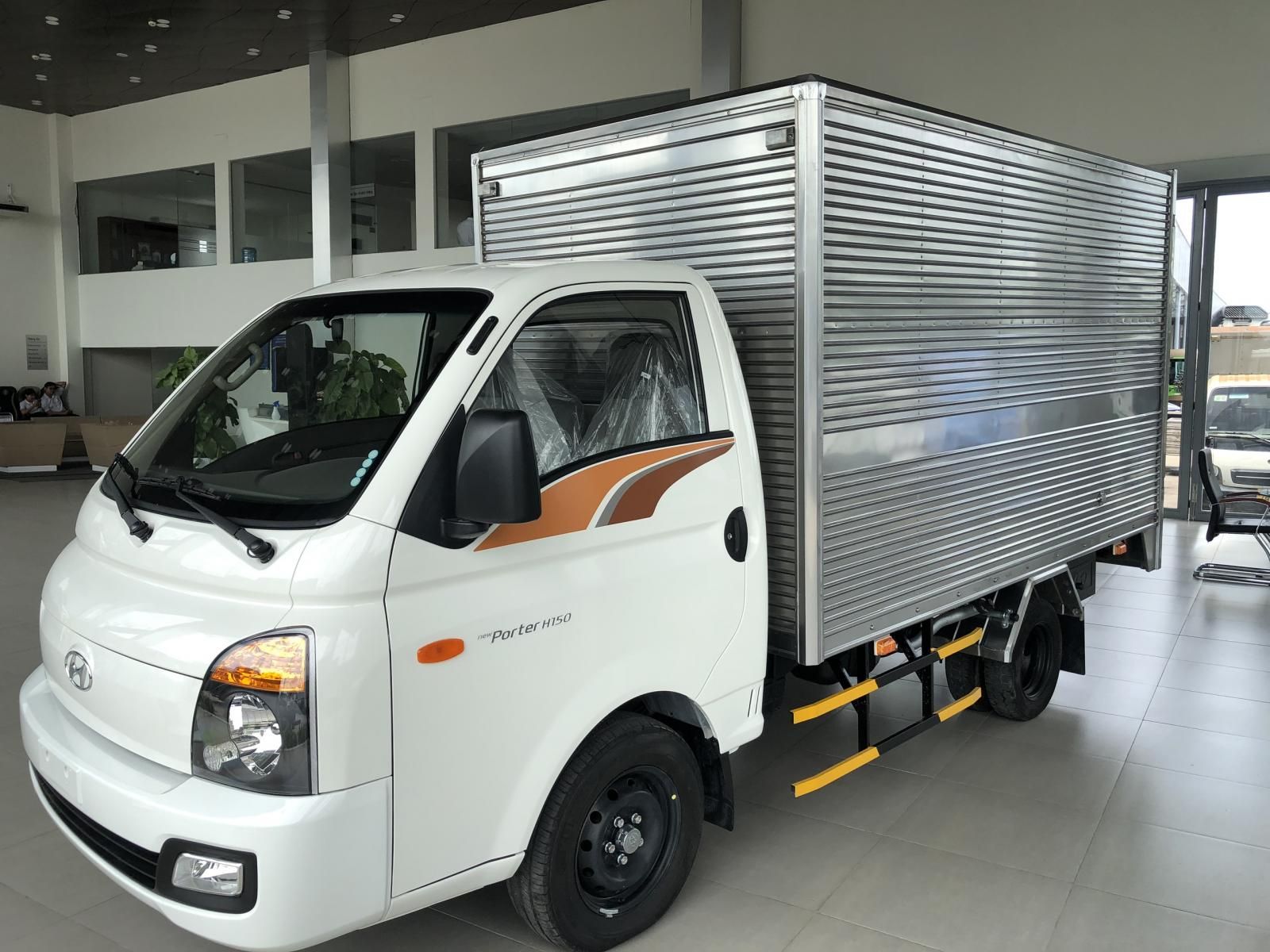 Hyundai Porter 2023 - Thùng kín Inox sẵn giao ngay - Tặng BHVC + hộp đen GPS