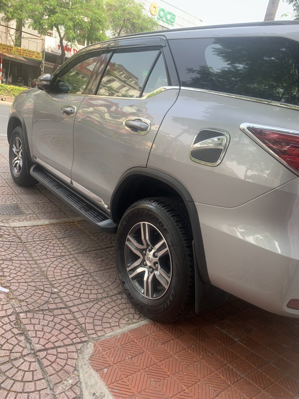 Toyota Fortuner 2016 - Màu bạc, xe gia đình