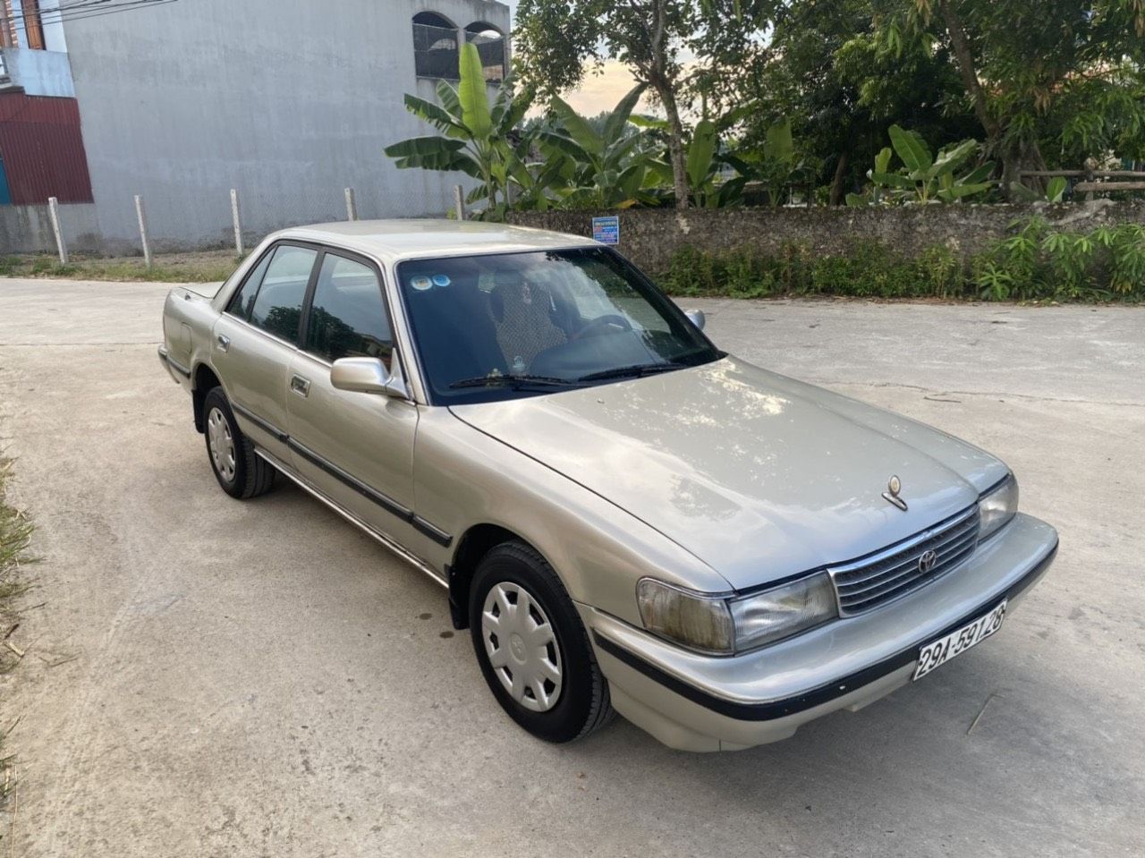 Toyota Cressida 1993 - Màu bạc, giá rẻ