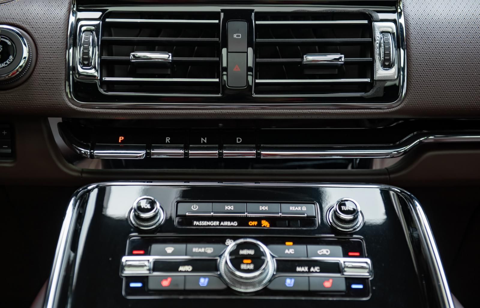 Lincoln Navigator 2020 - Bán xe SUV màu đỏ