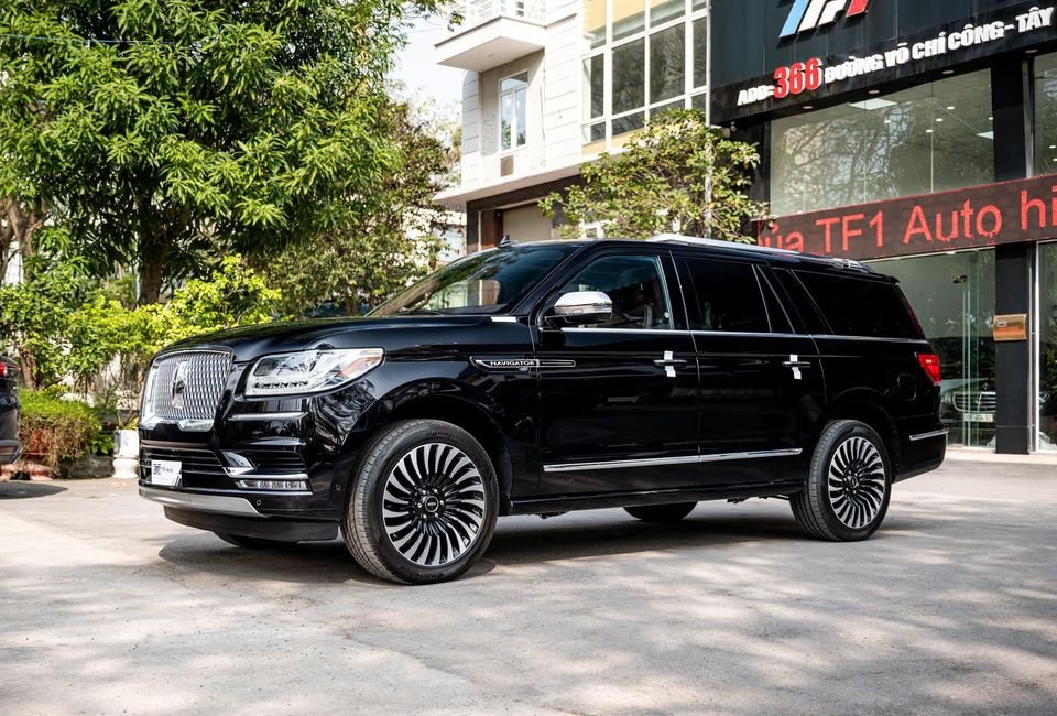 Lincoln Navigator 2022 - Thiết kế sang trọng hầm hố