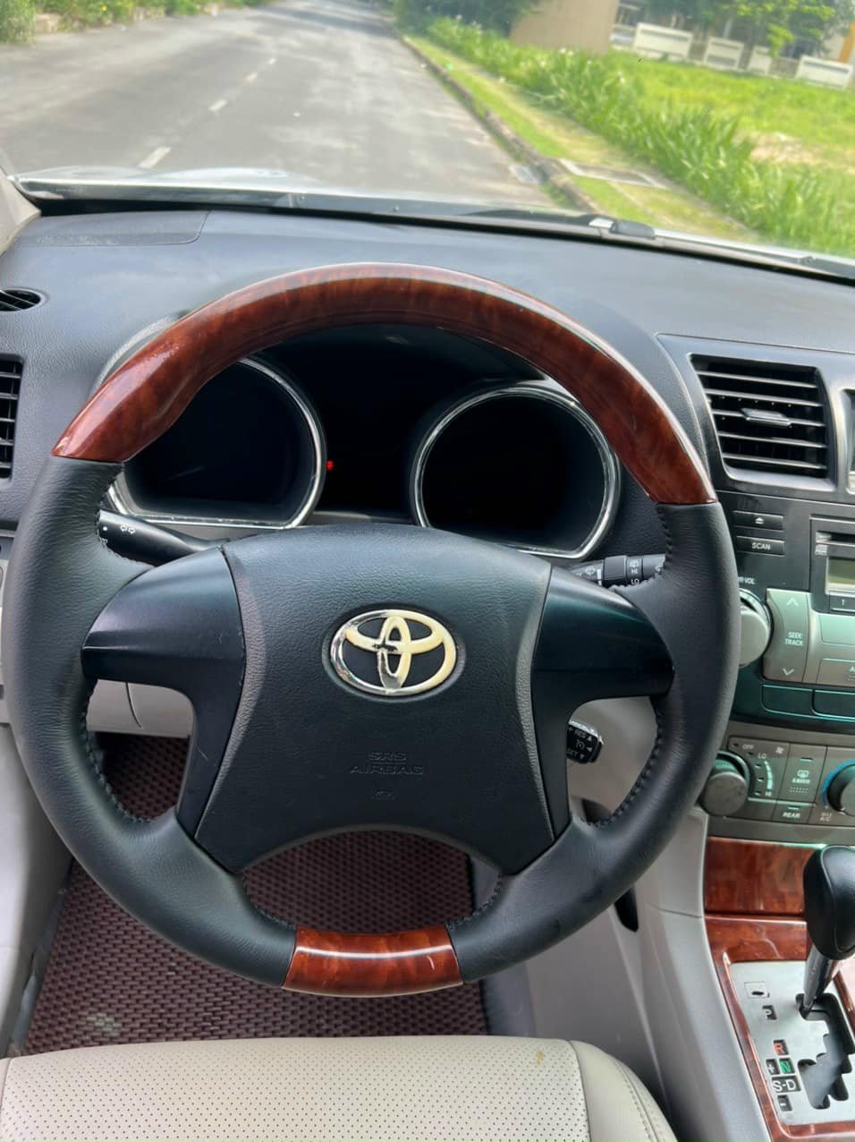 Toyota Highlander 2007 - Xe màu bạc giá hữu nghị