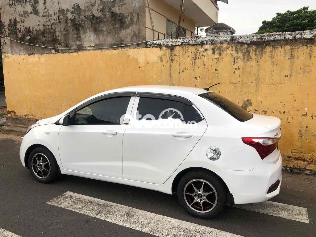 Hyundai Grand i10 2018 - Màu trắng số sàn giá ưu đãi