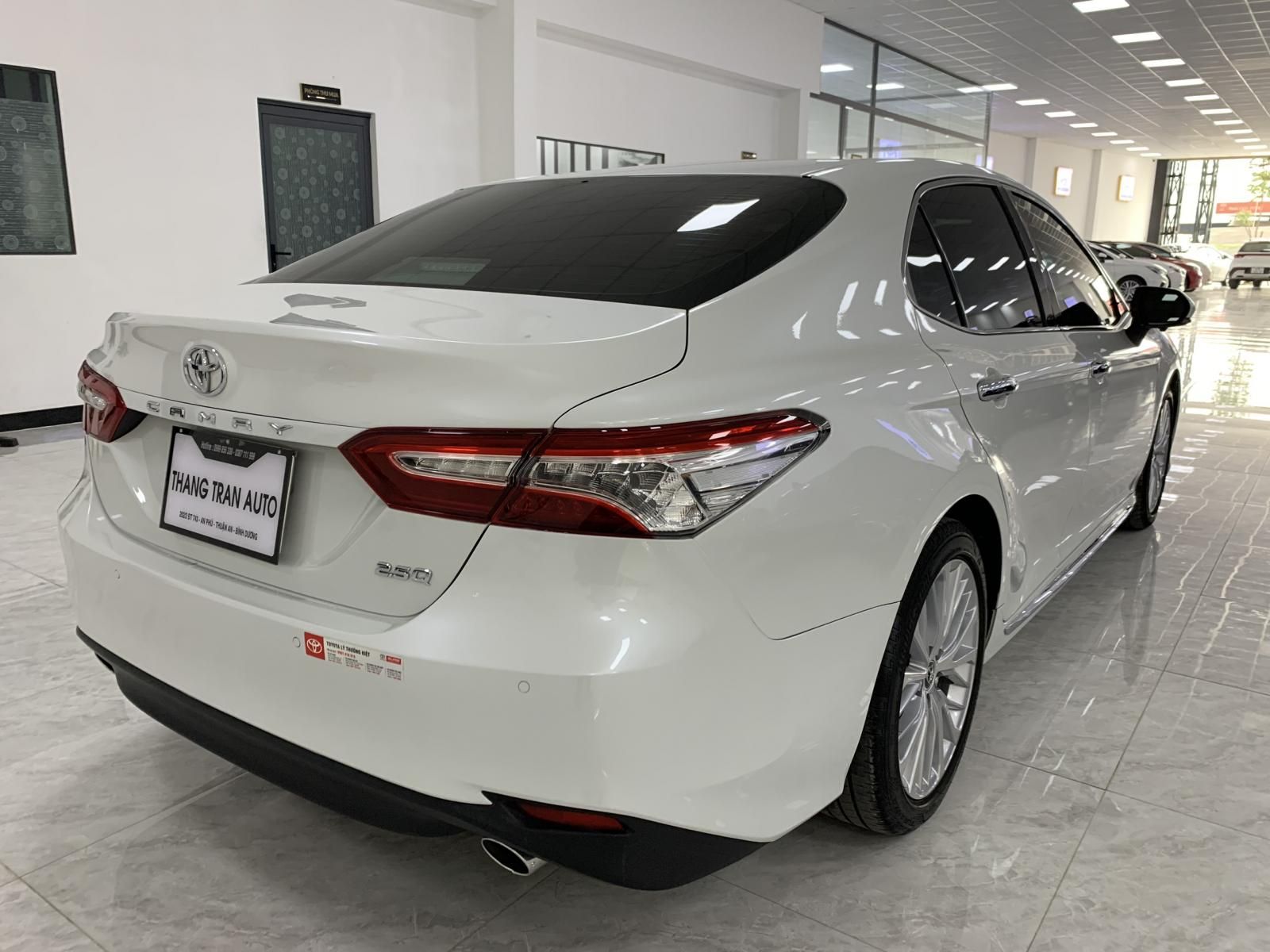 Toyota Camry 2019 - Cần bán lại xe 1 chủ từ đầu, đi giữ gìn, đẹp long lanh, hỗ trợ bank 60-70%, liên hệ giá tốt