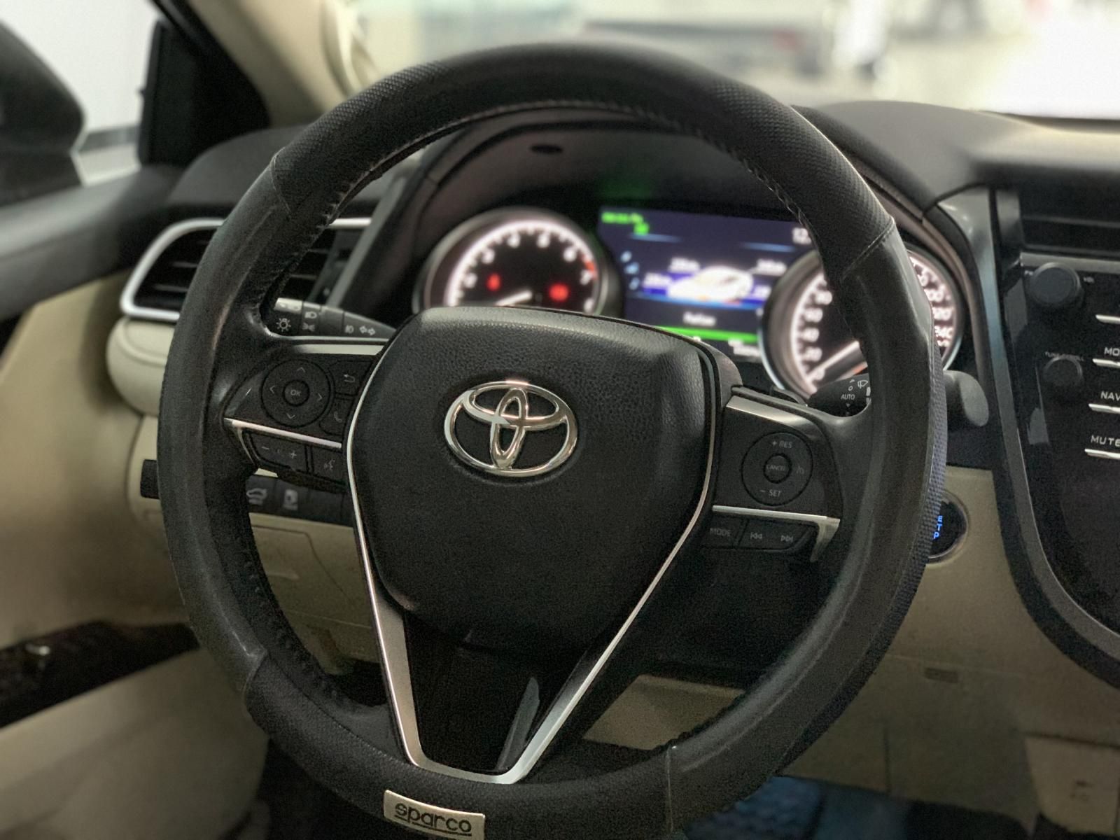 Toyota Camry 2019 - Cần bán lại xe 1 chủ từ đầu, đi giữ gìn, đẹp long lanh, hỗ trợ bank 60-70%, liên hệ giá tốt