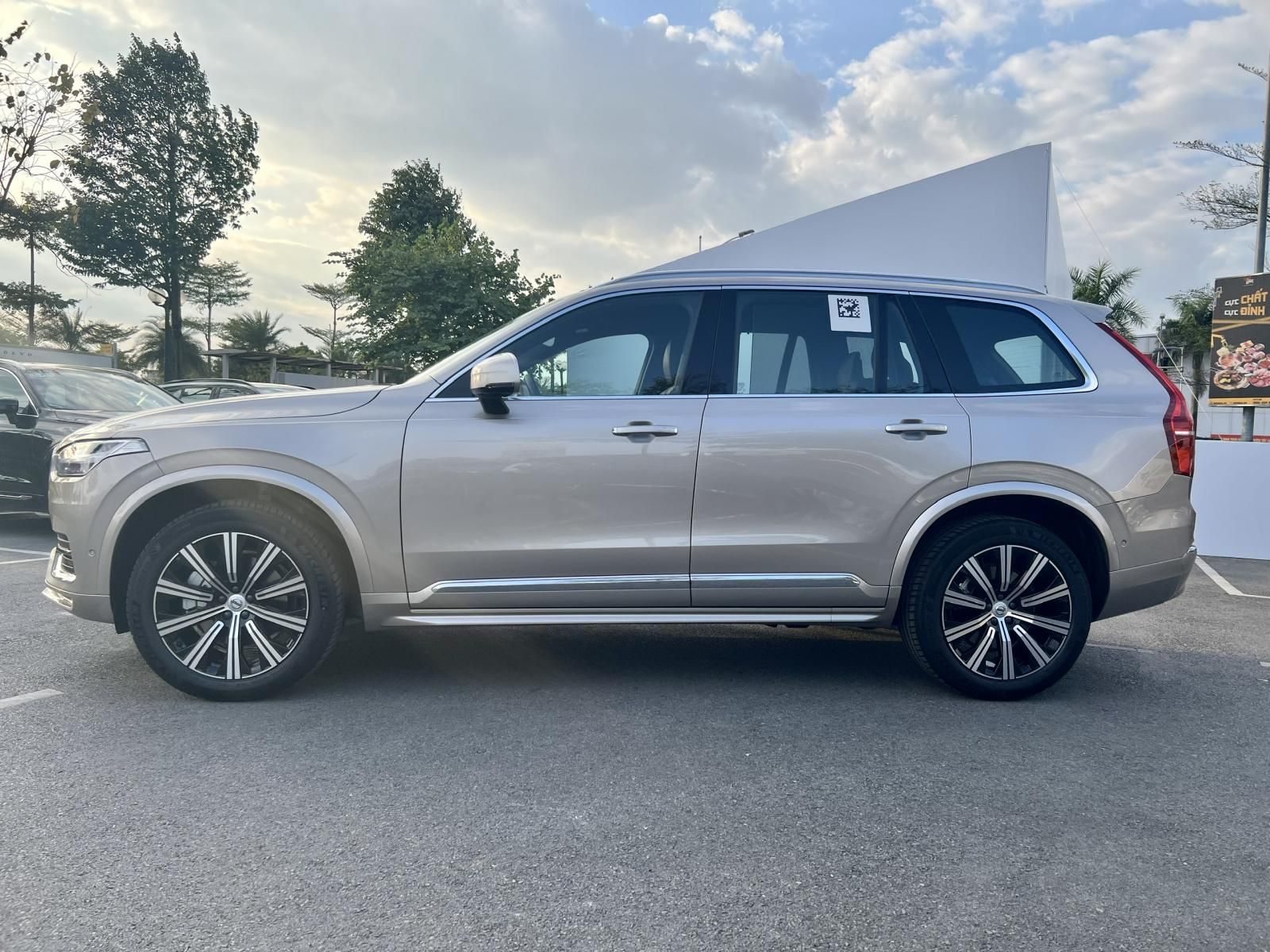 Volvo XC90 2022 - Nhập khẩu nguyên chiếc - Tặng 2 năm bảo hiểm, 3 năm bảo dưỡng và voucher 10 triệu