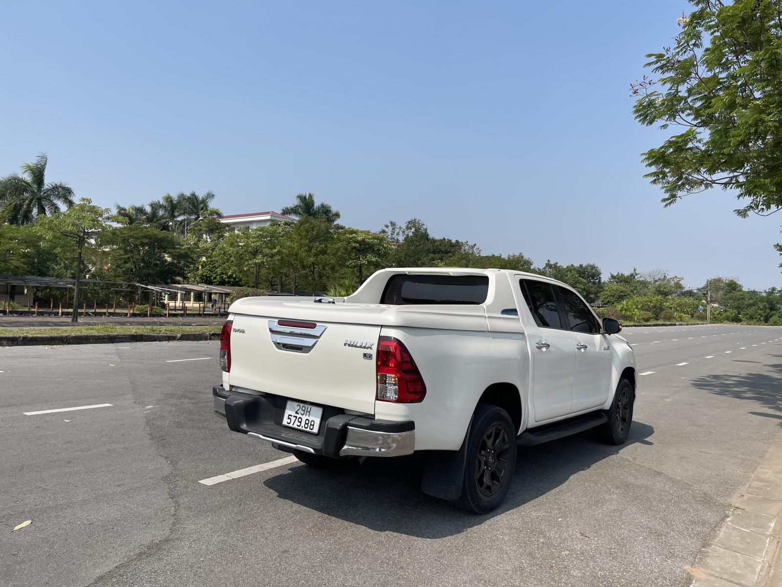 Toyota Hilux 2018 - Màu trắng, nhập khẩu Thái