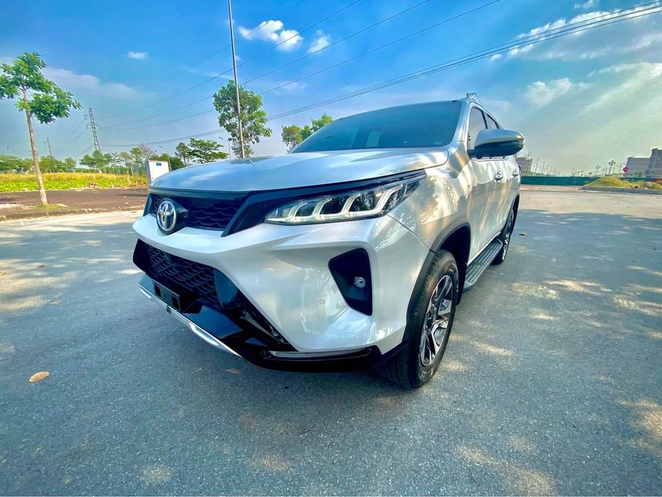 Toyota Fortuner 2021 - Xe màu trắng