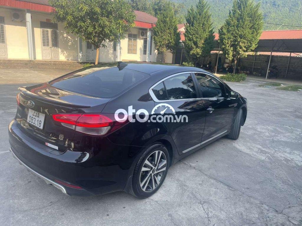 Kia Cerato 2018 - Màu đen số sàn, giá chỉ 450 triệu