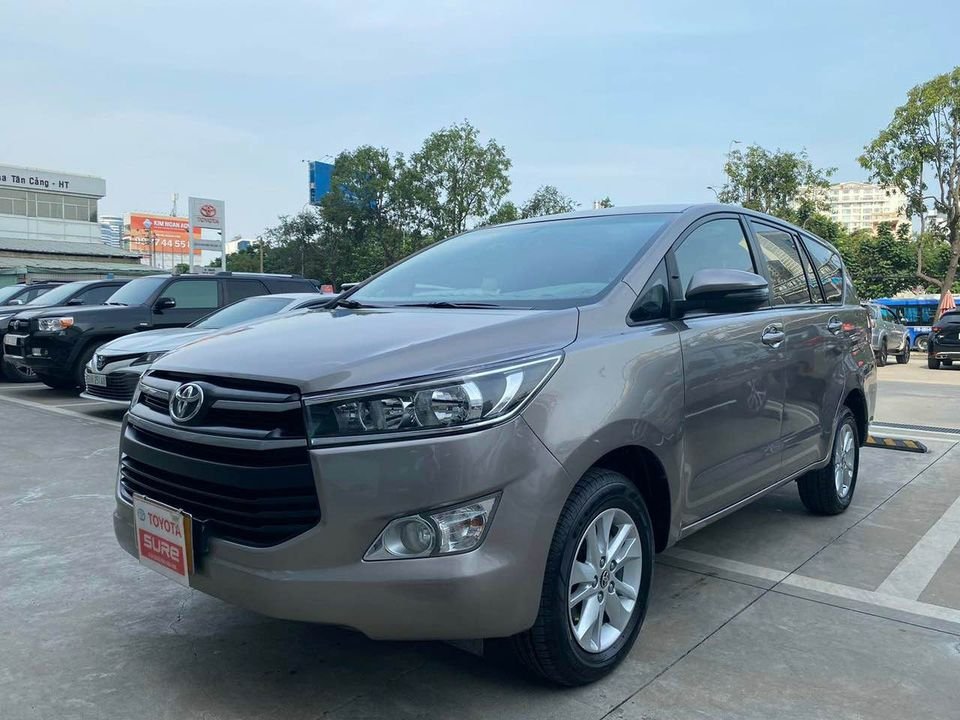 Toyota Innova 2019 - Xe màu bạc số sàn