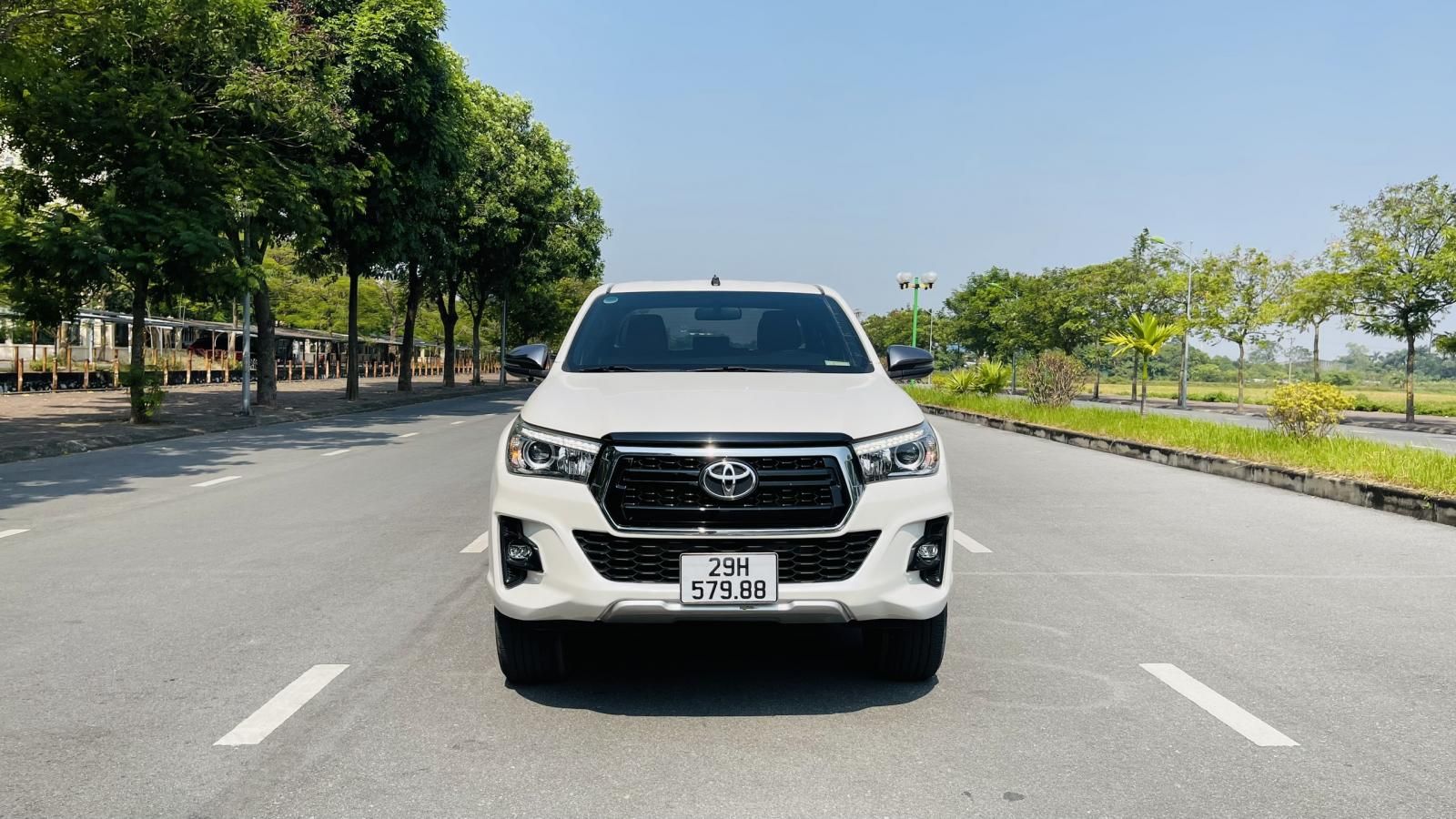 Toyota Hilux 2018 - Màu trắng, nhập khẩu Thái