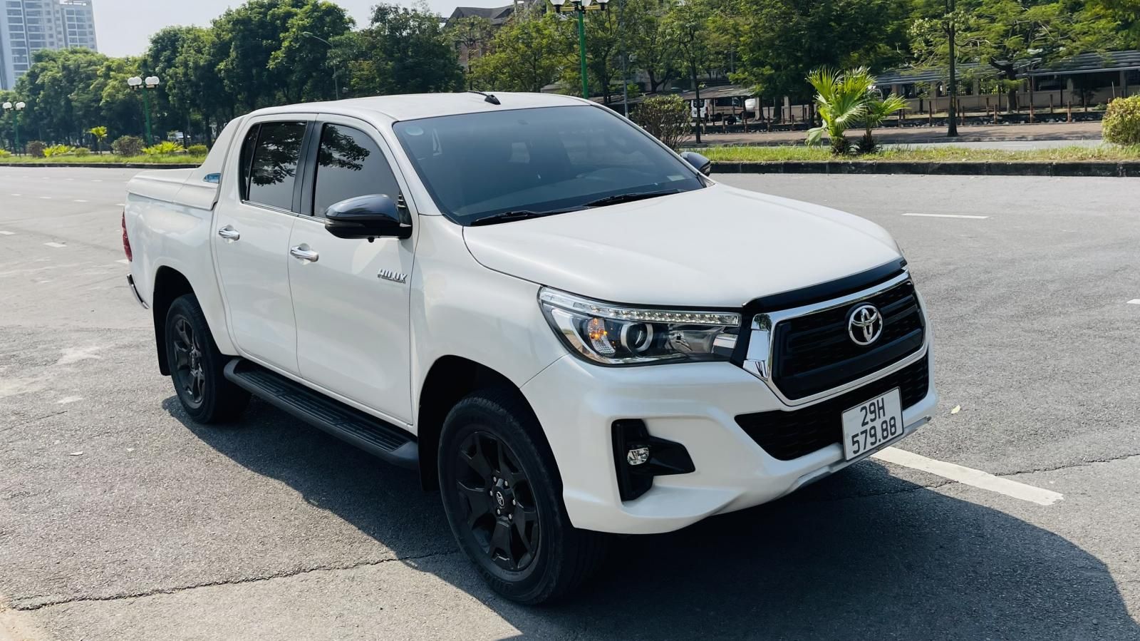 Toyota Hilux 2018 - Màu trắng, nhập khẩu Thái