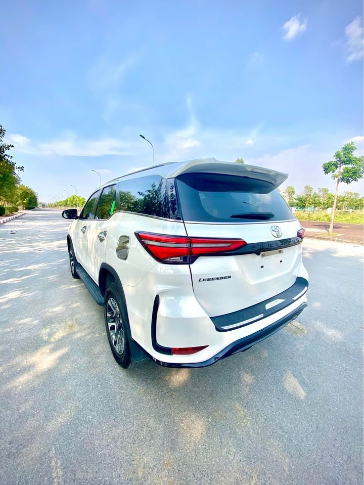 Toyota Fortuner 2021 - Xe màu trắng
