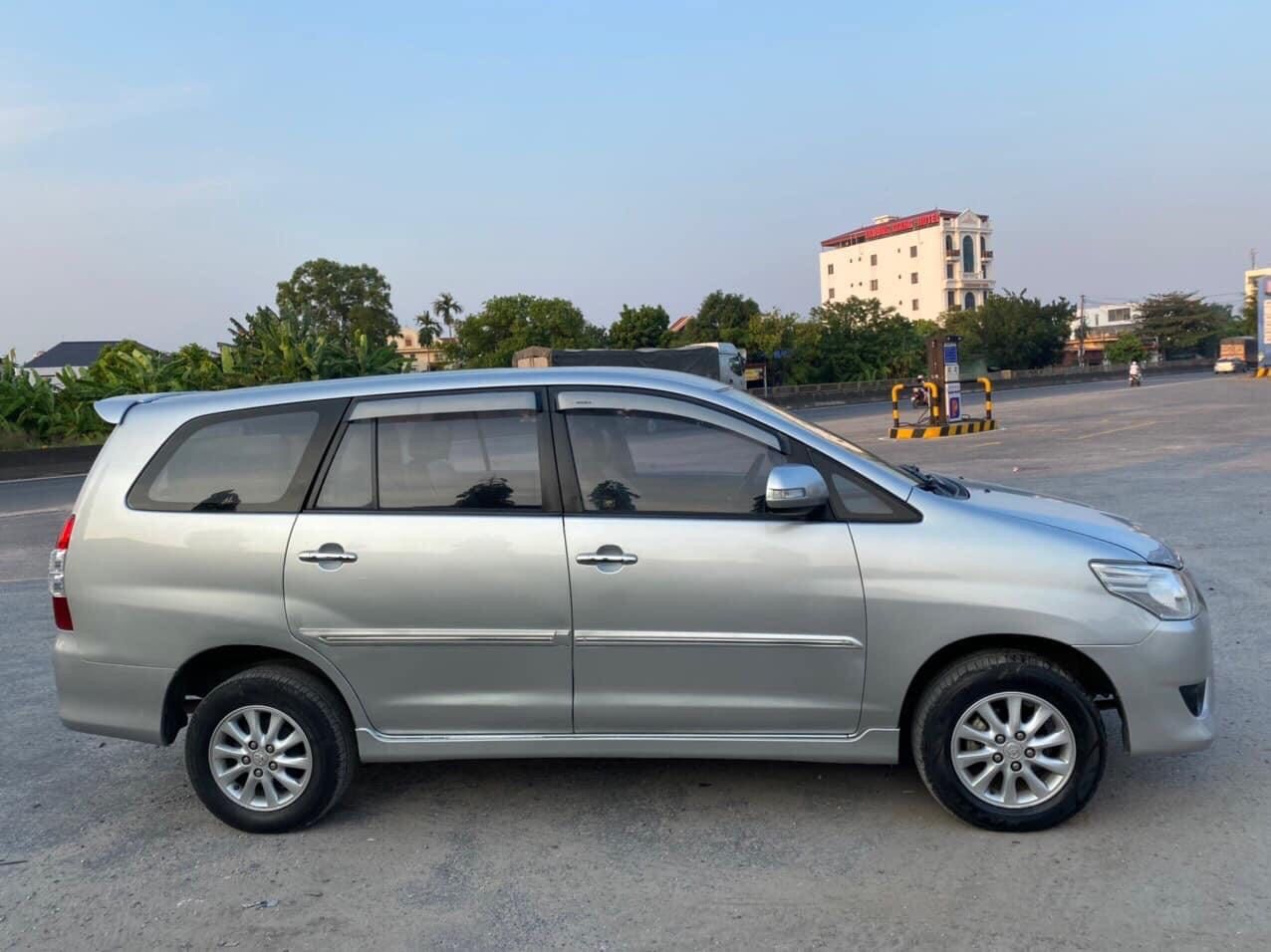 Toyota Innova 2013 - Màu bạc