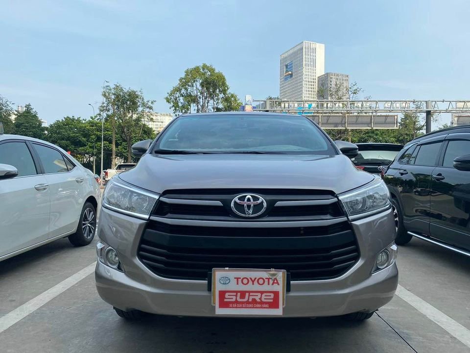 Toyota Innova 2019 - Xe màu bạc số sàn