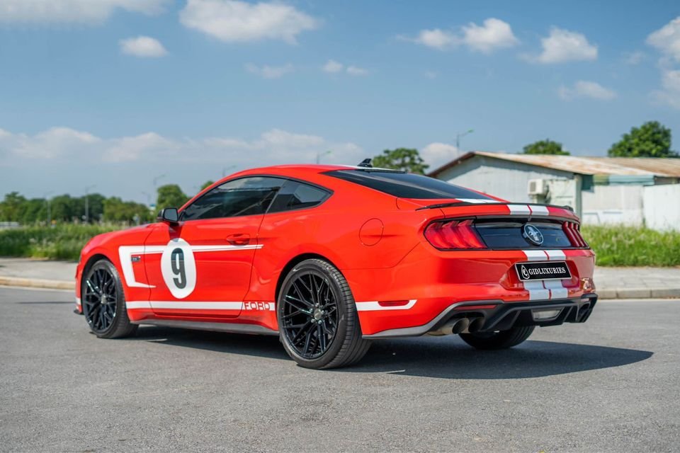 Ford Mustang 2020 - Xe màu đỏ