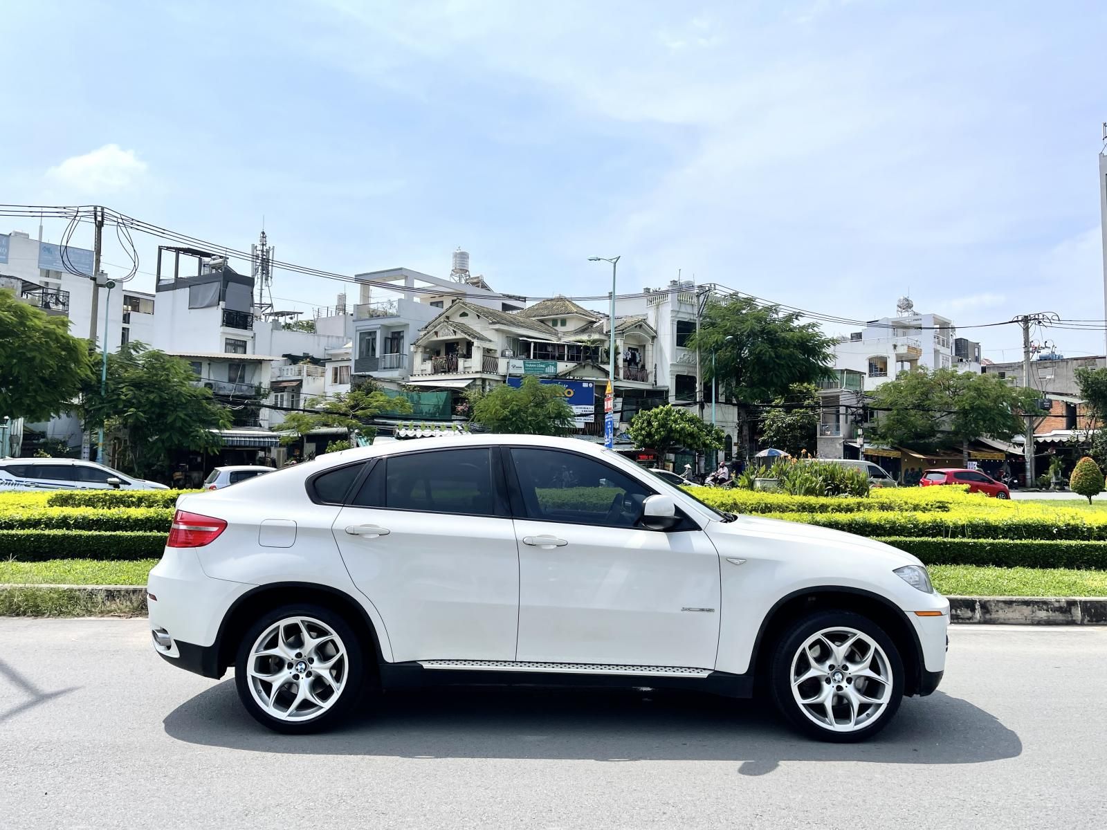 BMW X6 2009 - Màu trắng zin loại full đồ chơi, nhà mua mới một đời trùm mền ít đi