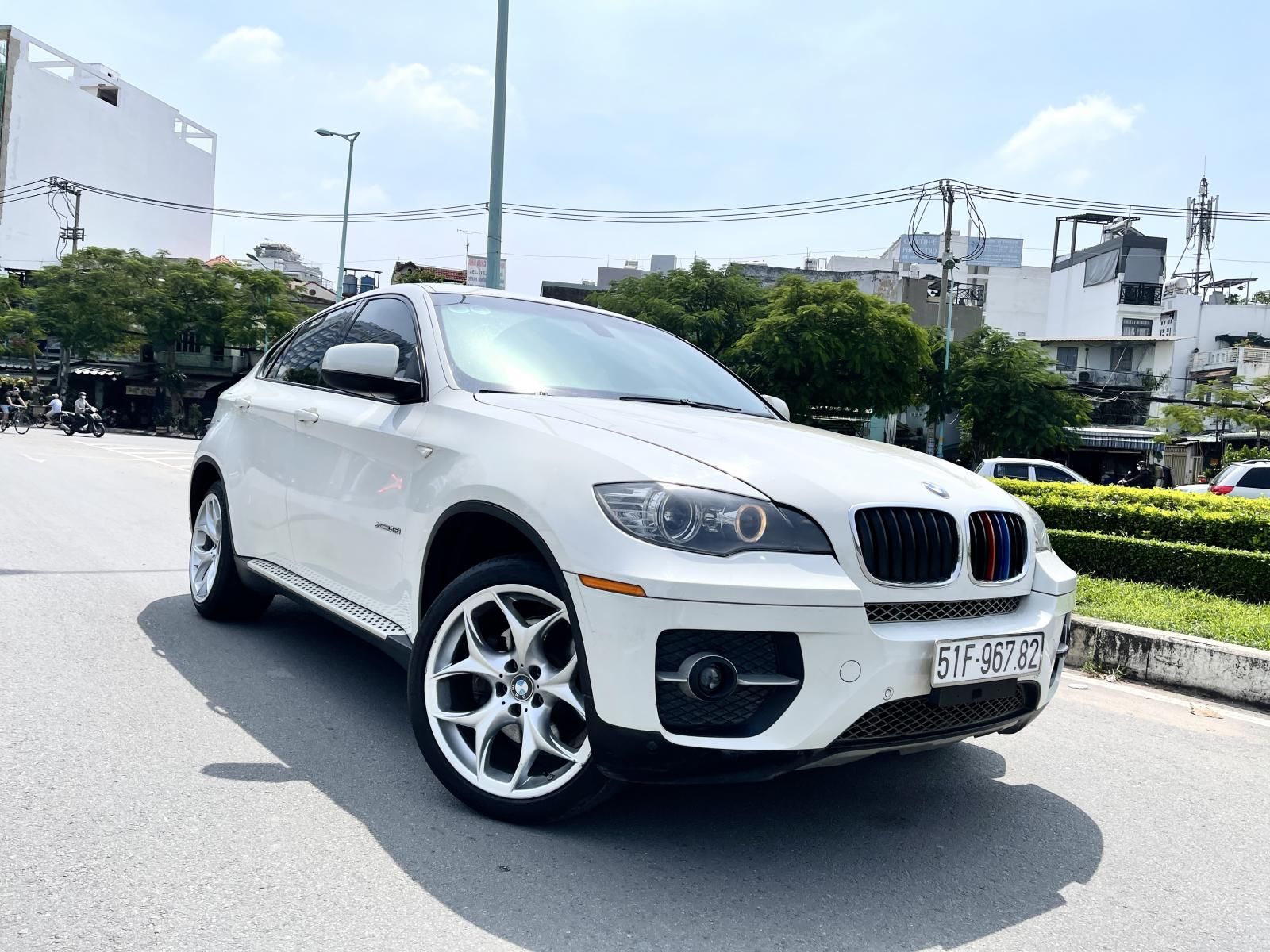 BMW X6 2009 - Màu trắng zin loại full đồ chơi, nhà mua mới một đời trùm mền ít đi