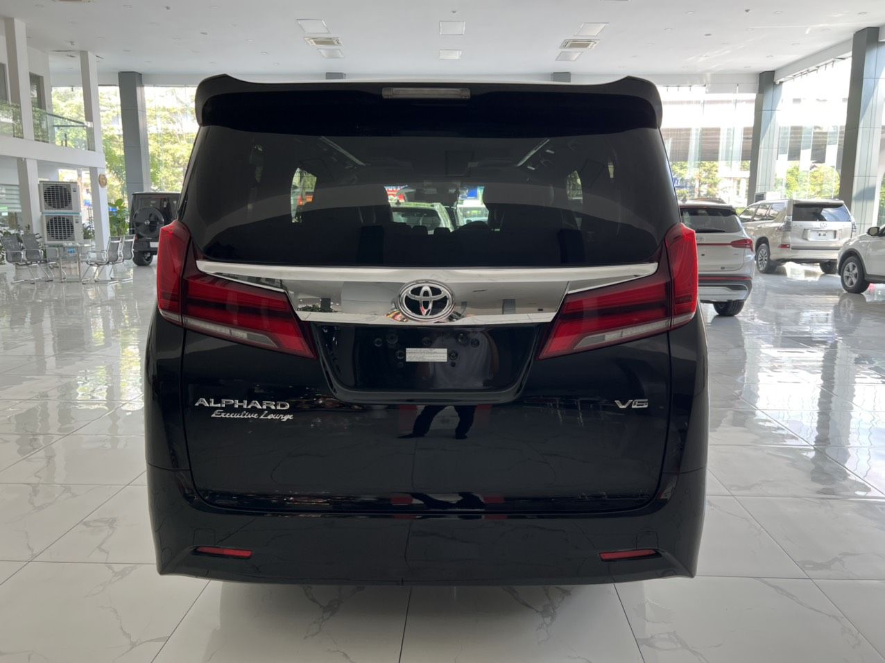 Toyota Alphard 2018 - Xe màu đen xe đăng ký tên cá nhân, xe đẹp xuất sắc không lỗi nhỏ